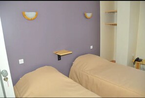 Double Room | Desk, blackout curtains, free cots/infant beds, free WiFi - Hotel Le Grand Bassin (Tlemcen)