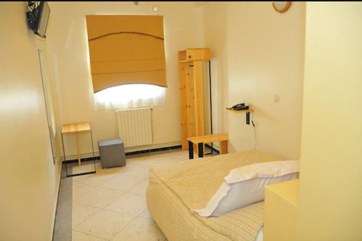 Standard Single Room | Desk, blackout drapes, cribs (free), WiFi (free)