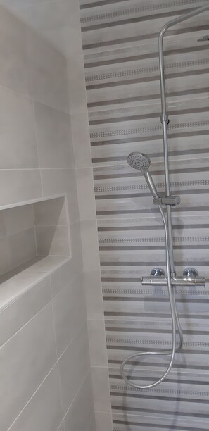 Dusche, Toilettenpapier