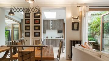 One-Bedroom Apartment | In-room dining