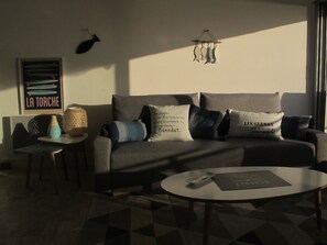 Fernseher, DVD-Player, Stereoanlage