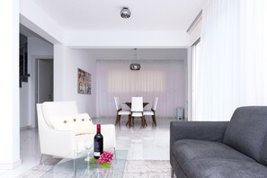 TV - SUNDAY - 3bed Villa walking distance to Ayia Napa Center (Ayia Napa)