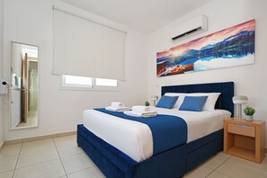 3 bedrooms, iron/ironing board, internet, bed sheets