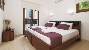 2 bedrooms, iron/ironing board, internet, bed sheets