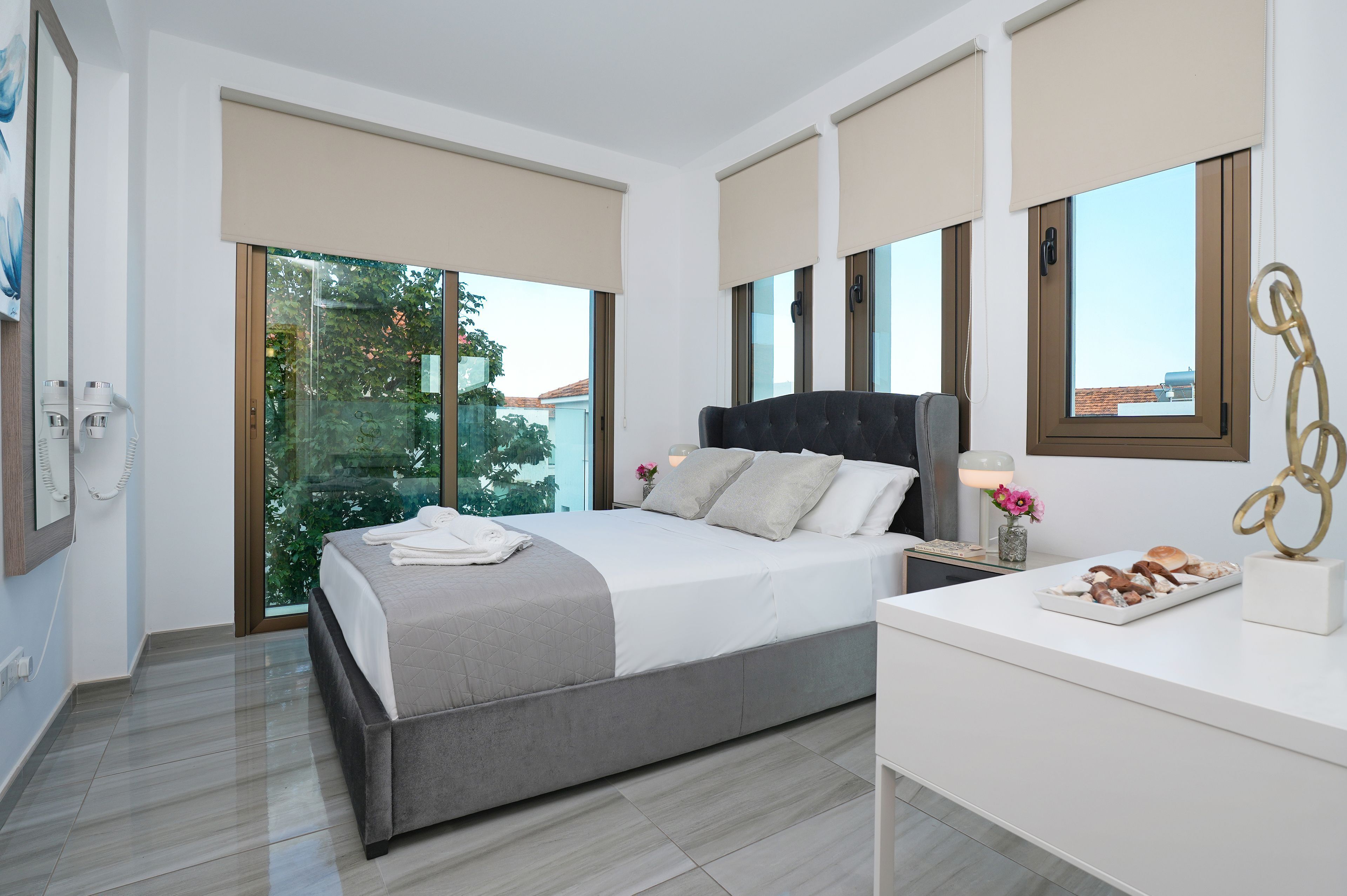 4 dormitorios, tabla de planchar con plancha, Internet y ropa de cama