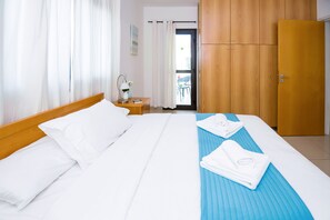 4 bedrooms, iron/ironing board, Internet, bed sheets