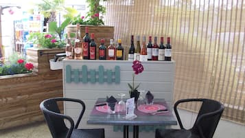 Bar (in der Unterkunft)