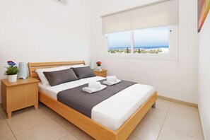 2 bedrooms, iron/ironing board, Internet, bed sheets