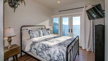 3 bedrooms, travel crib, bed sheets