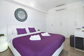1 slaapkamer, een strijkplank/strijkijzer, internet, beddengoed
