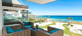 MARINA - 2Bed Aprt within walking distance to Golden Sandy Beach