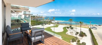 MARISOL - Außergewöhnliches 2-Bett-Apartment am Meer, 50 m vom Golend Beach entfernt