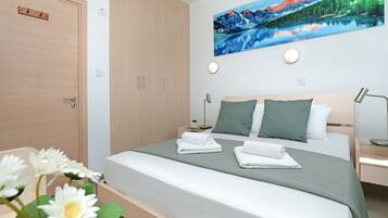 2 dormitorios, tabla de planchar con plancha, Internet y ropa de cama