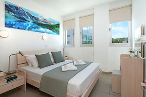 2 bedrooms, iron/ironing board, internet, bed sheets