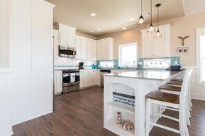 Frigorifero, microonde, lavastoviglie, macchina per tè/caffè