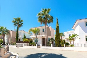 Exterior - NATALIE - 3Bed Child Friendly villa within a walking distance to Golden Sandy Beach (Paralimni)