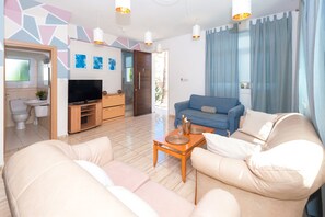 TV - NATALIE - 3Bed Child Friendly villa within a walking distance to Golden Sandy Beach (Paralimni)