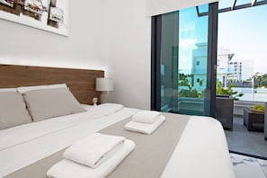 3 habitaciones, tabla de planchar con plancha, internet y ropa de cama