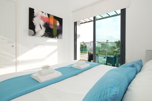 3 habitaciones, tabla de planchar con plancha, internet y ropa de cama 