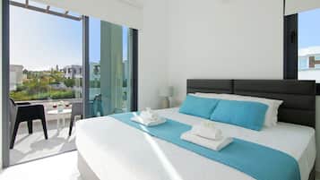 3 bedrooms, iron/ironing board, internet, bed sheets