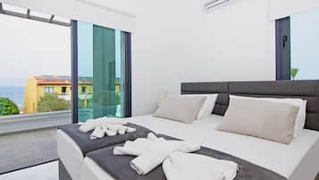 3 bedrooms, iron/ironing board, internet, bed sheets