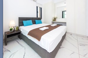 3 habitaciones, tabla de planchar con plancha, internet y ropa de cama 