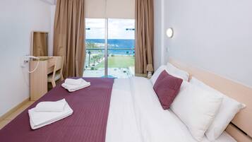 1 dormitori, planxa i posts de planxar, Internet i roba de llit