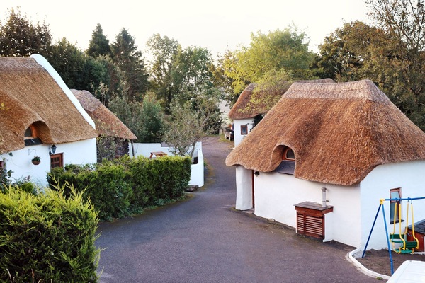 Ansichts des Hofes mit einigen Cottages