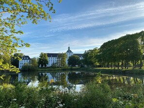 المنطقة المحيطة بالمنشأة