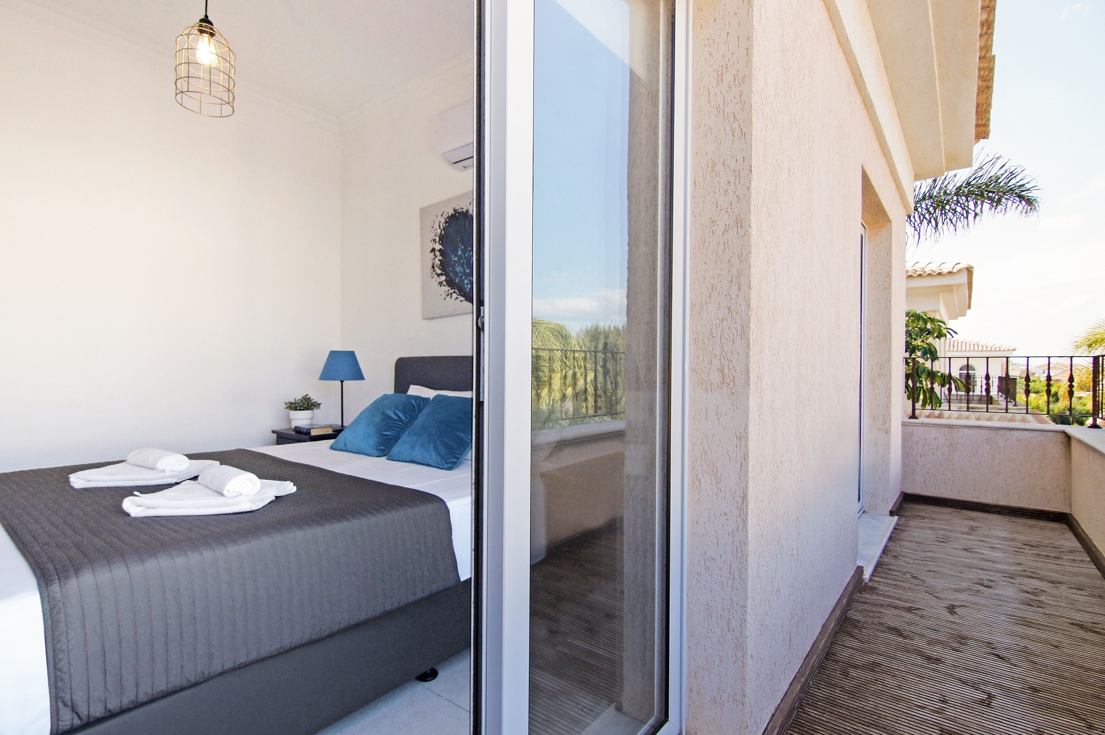 3 dormitorios, tabla de planchar con plancha, Internet y ropa de cama