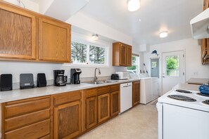 Fridge, microwave, oven, stovetop - Downtown Rockaway Home only 4 Blocks to the Beach, Park Nearby (Rockaway Beach)