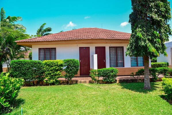 Front of property - ACK Guest House Mombasa (Mombasa)