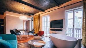 Leilighet – deluxe, balkong | Oppholdsrom