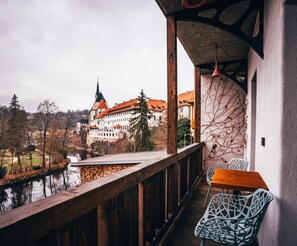 Deluxe-huoneisto, parveke | Terassi/patio