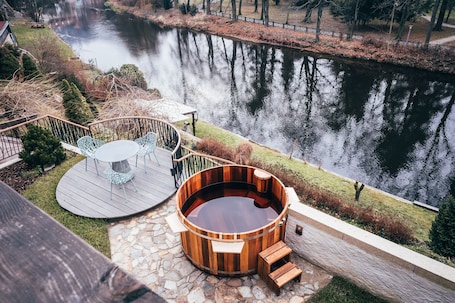 Exclusive Apartment, Jetted Tub | Water view