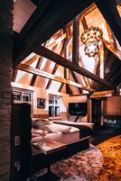 Minibar con artículos gratuitos y caja de seguridad en la habitación 