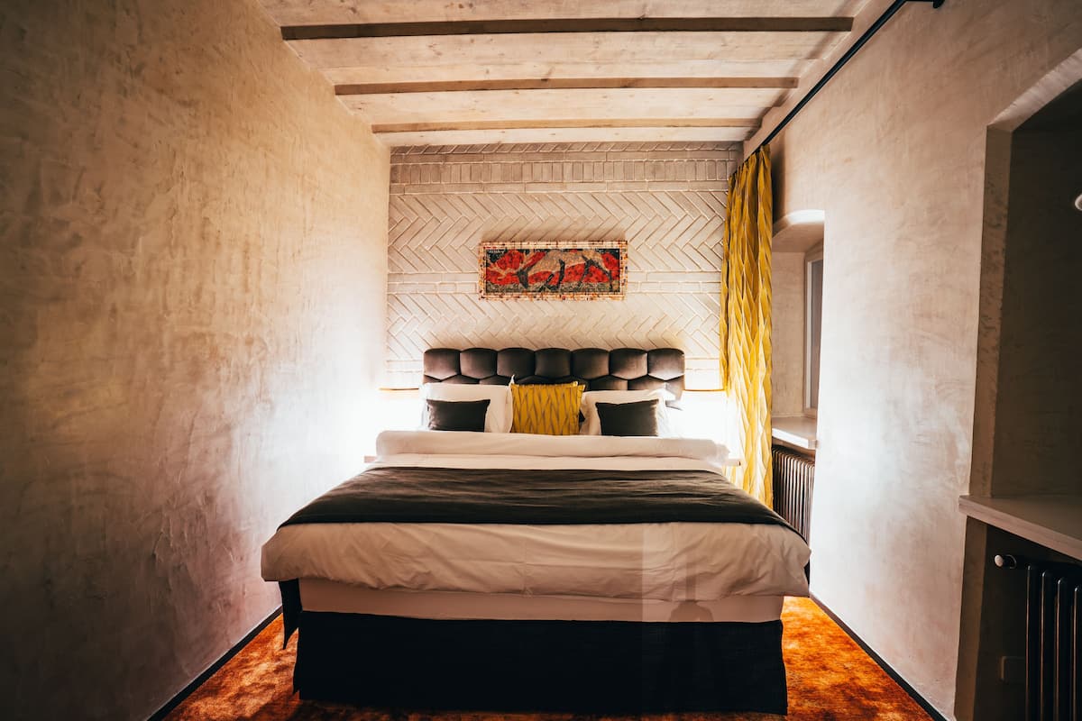 Exclusive Apartment, Jetted Tub | 1 bedroom, free minibar, in-room safe, blackout drapes