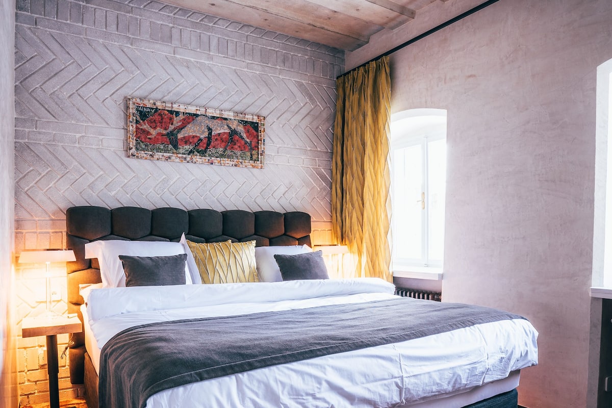 Exclusive Apartment, Jetted Tub | Minibar (free items), in-room safe, blackout drapes, WiFi (free)