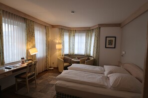 Habitación doble superior | Ropa de cama hipoalergénica, escritorio, cortinas opacas