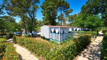Mobile Home, 2 Bedrooms, Pool Access | Garden view