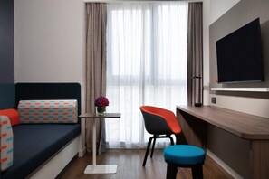 Down duvets, in-room safe, desk, blackout curtains - Holiday Inn Express Chengdu Longquanyi North by IHG (Chengdu)