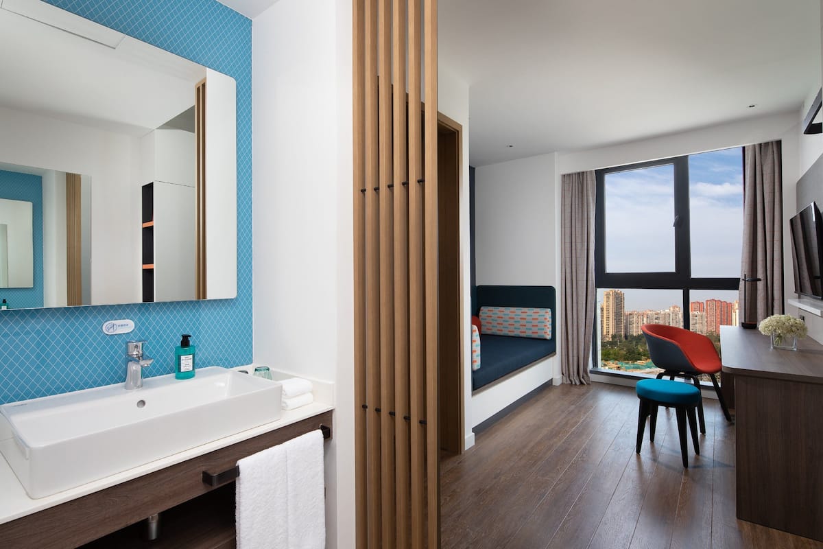 Suite, 1 Bedroom | Down comforters, in-room safe, desk, blackout drapes