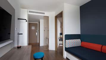 Suite, 1 dormitori | Cobrellits, caixa forta a l'habitació, escriptori i cortines opaques
