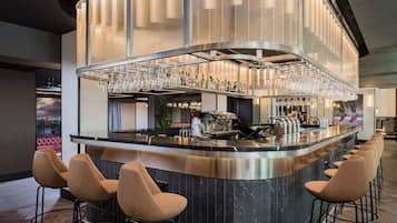 2 bares o lounges