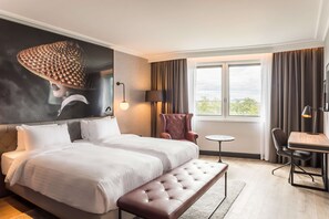 In-room safe, desk, laptop workspace, soundproofing - Radisson RED Hotel London Heathrow (West Drayton)