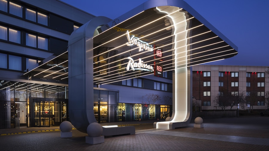 Radisson RED Hotel London Heathrow