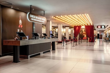 Radisson RED Hotel London Heathrow