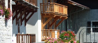 Independent apartment in a beautifully renovated old house in the village center