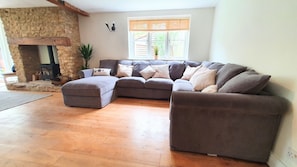 Smart TV, fireplace, stereo, offices
