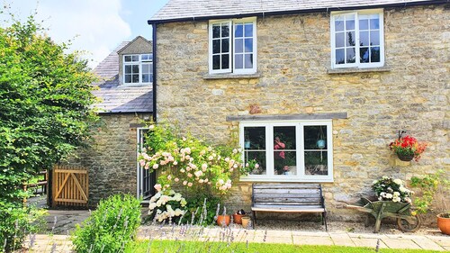 Beautiful, Quiet, Countryside Cottage in the foothills of the Cotswolds